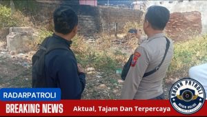 Respon Cepat Anggota Polsek Wonomerto Dengan Adanya Kebakaran Di Dusun Krajan Desa Patalan Warga Sigap Padamkan Api