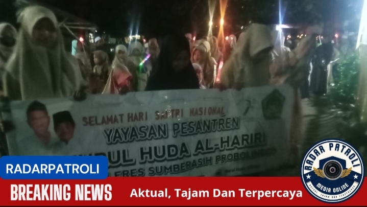 Meriahnya Pawai Obor Santri Di Desa Muneng, Antusias Warga Sangat Padat