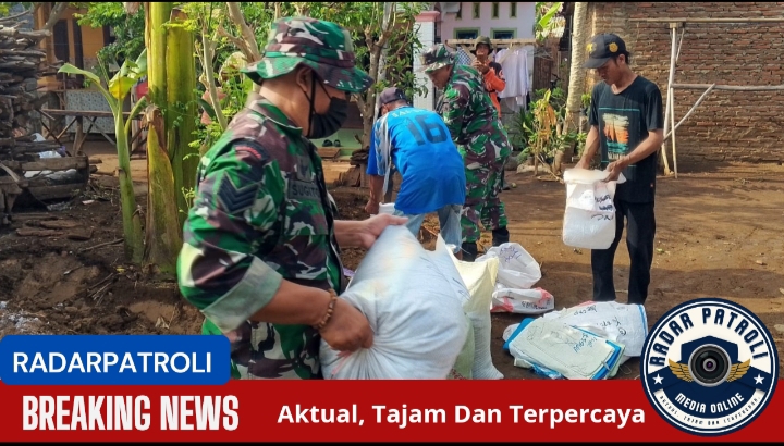 Peran Aktif Koramil 0820/22 Dringu Bersama Warga Kerja Bakti Bangun Tanggul Penahan Tanah