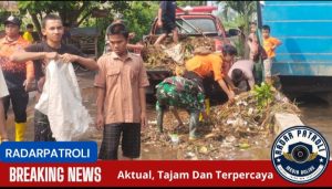 Peran Aktif Koramil 0820/06 Sumberasih Karya Bakti Bersih Bersih Saluran Air Di Wilayah Binaan