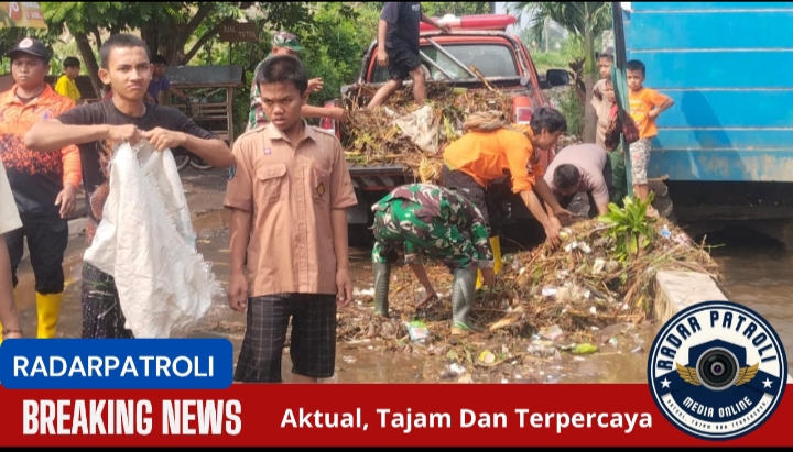 Peran Aktif Koramil 0820/06 Sumberasih Karya Bakti Bersih Bersih Saluran Air Di Wilayah Binaan