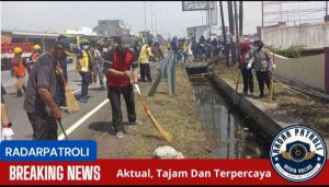 Kecamatan Leces Gelar Gotong Royong Pembersihan Jalan dan Jembatan dalam Rangka Aksi Daerah Hari Jalan Daerah 2024