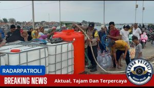 Kapolres Probolinggo Kota Bantu Kembali Masyarakat Gili Ketapang Air Bersih 18 Ton