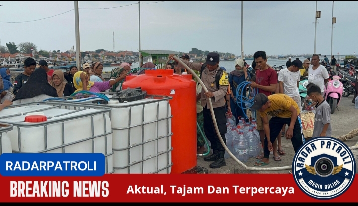 Kapolres Probolinggo Kota Bantu Kembali Masyarakat Gili Ketapang Air Bersih 18 Ton