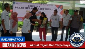 Wujud Sinergi Untuk Kesejahteraan Warga Polsek Kademangan Kawal Pasar Murah Di Triwung Lor