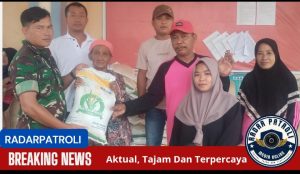 Babinsa Desa Pohsangit Leres Dampingi Penyaluran Bantuan Beras Untuk 423 KPM  