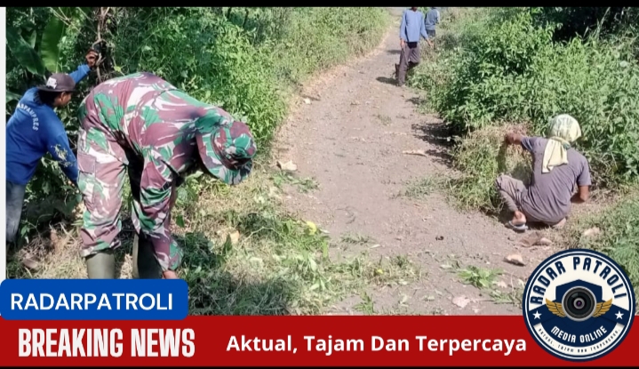 Koramil 0820/07 Wonomerto Pelopori Kerja Bakti Bersihkan Jalan Desa Dan Irigasi 