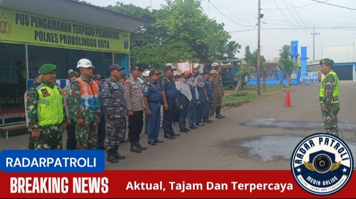 Libur Nataru, Koramil Jajaran  Kodim 0820/Probolinggo Amankan Area Pelabuhan Tanjung Tembaga 