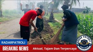 Kepala Desa Jorongan Bersama KKN UNISIA Lumajang Gelar Kerja Bakti Antisipasi Banjir Di Musim Hujan