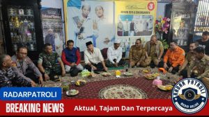 Danramil 0820/16 Paiton Mengawal Dan Mendampingi Bupati Terpilih Takziah Dan Serahkan Santunan 