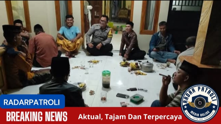 Cangkrukan Bareng Warga, Bhabinkamtibmas Polsek Kademangan Ajak Masyarakat Jaga Kamtibmas