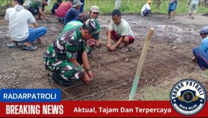 Koramil 0820/03 Leces Dan Warga Desa Jorongan Gotong Royong Perbaiki Jalan 