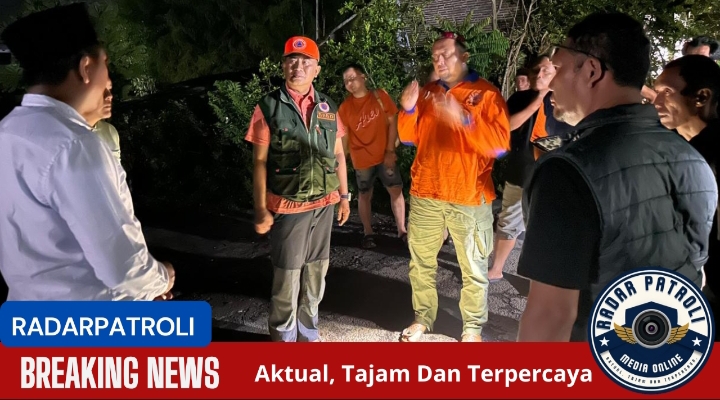 Tinjau Dampak Banjir, Pj Bupati Ugas Turun Langsung Ke Lokasi Putusnya Jembatan Seboro