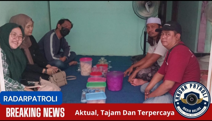 Hj. Fahuzima, Komisaris PT UPG, Diwakili Dua Putrinya Takziah Ke Rumah Duka Di Jorongan  
