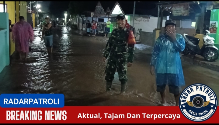 Banjir Melanda Dringu, Anggota Kodim 0820/Probolinggo Turun Langsung Bantu Warga