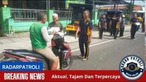 Polsek Sumberasih Gelar Jumat Berkah, Bagikan Nasi Kotak kepada Warga  