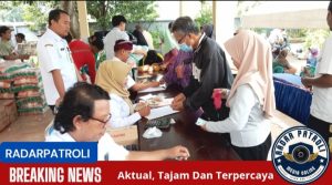 Pasar Murah Di Kecamatan Leces, Warga Antusias Tebus Sembako Murah