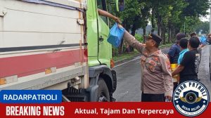Polsek Kademangan Dukung Aksi Bhakti Sosial PT. Prima Putra Garment Jelang Lebaran 1446 H 