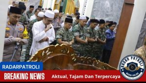 Wujud Kebersamaan Dan Harmoni, TNI/Polri Sholat Tarawih Bersama