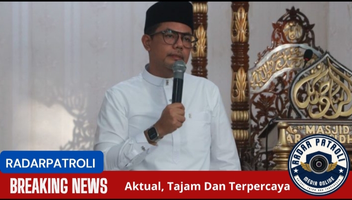 Ribuan Umat Muslim Laksanakan Sholat Idul Fitri Di Masjid Agung Ar-Raudlah Kraksaan