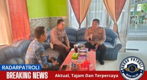 Kapolsek Kademangan Sambangi Kantor Kelurahan Ketapang, Pererat Sinergi Dan Tingkatkan Kewaspadaan