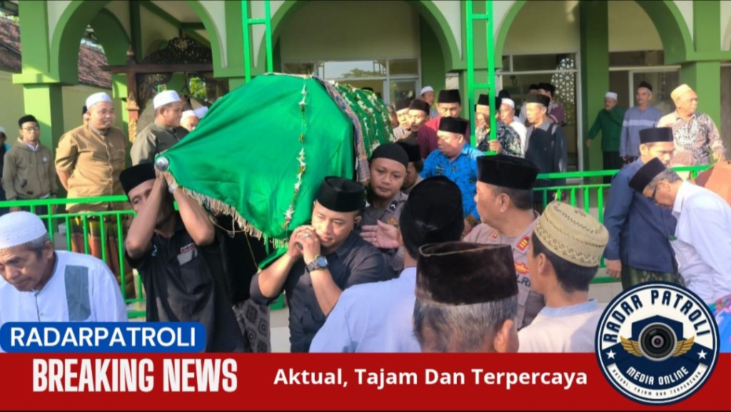 Kapolsek Kademangan Polres Probolinggo Kota Hadiri Pemakaman Istri KH. Fachrurozi