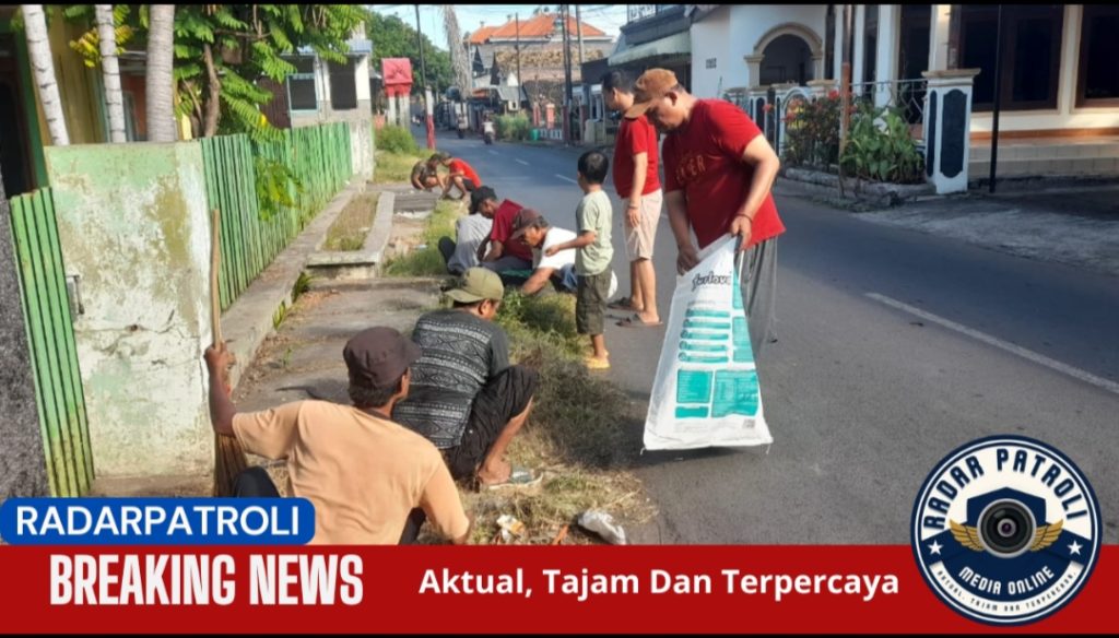 Menciptakan Lingkungan Yang Bersih, Polisi RW 08 Yang sekaligus sebagai Ketua RW 08 Kebonsari Kulon Gelar Kerja Bhakti