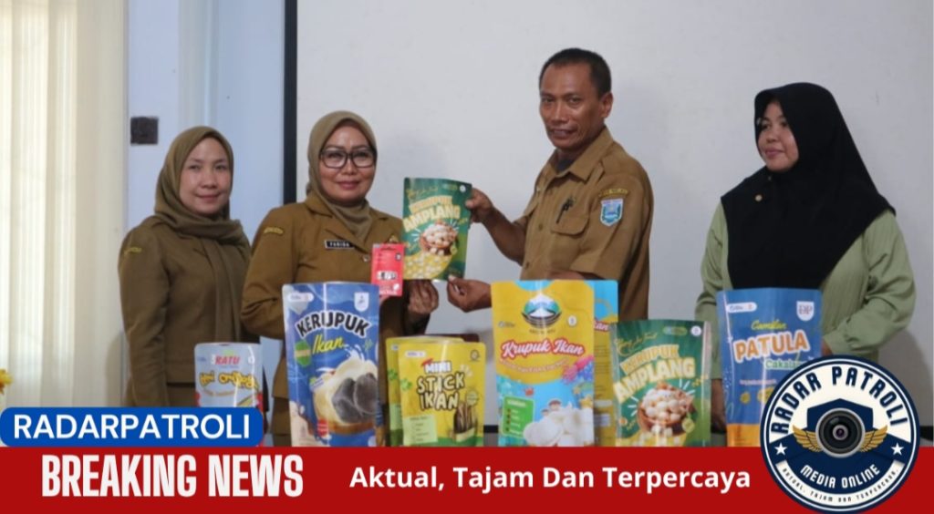 Dinas Perikanan Kabupaten Probolinggo Serahkan Bantuan Fasilitasi Kemasan Kepada UKM Perikanan