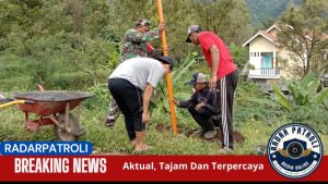 Koramil 0820/08 Sukapura Bersama Warga Dusun Kebonsengon Pasang Lampu Jalan, Suasana Malam Kini Lebih Aman Dan Terang