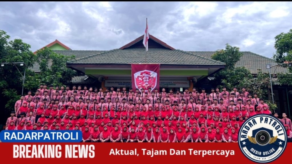 SMP Negeri 1 Probolinggo Gelar Tasyakuran Dan Penganugerahan Lulusan Kelas 9 Tahun Ajaran 2024/2025