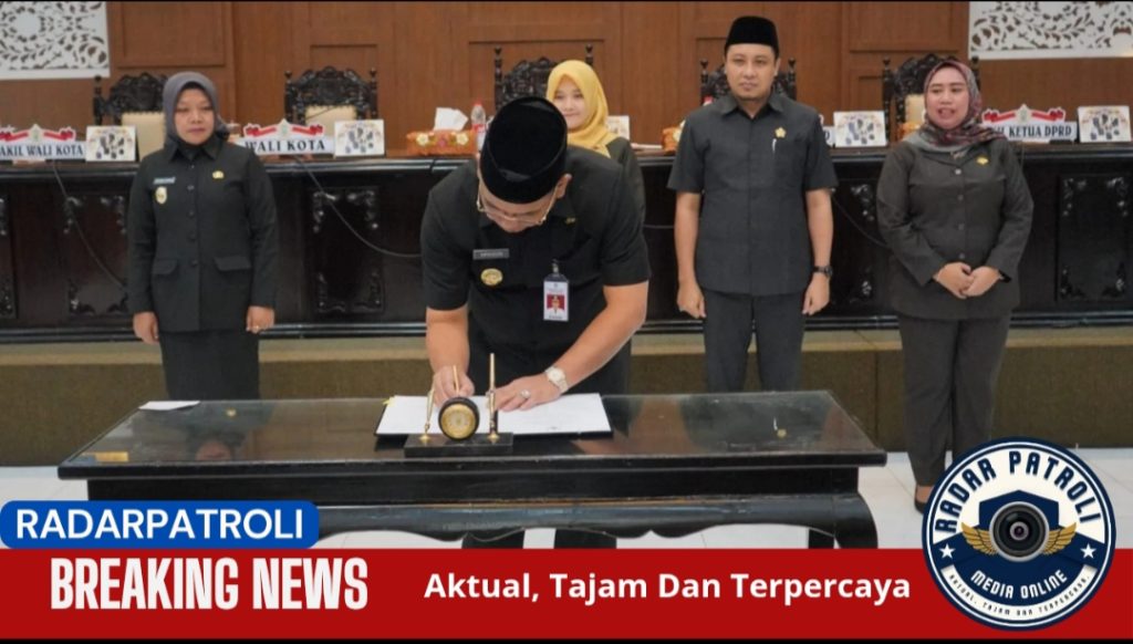 Wali Kota Dan Wakil Wali Kota Hadiri Rapat Paripurna Pengawasan Hasil Pemeriksaan BPK RI Atas Laporan Keuangan Pemkot Probolinggo 2024