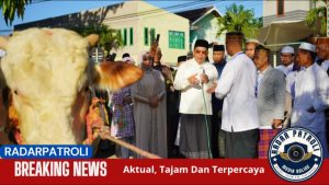 Usai Salat Idul adha, Wali Kota Serahkan Bantuan Sapi Kurban Presiden RI Ke Takmir Masjid Agung Raudlatul Jannah
