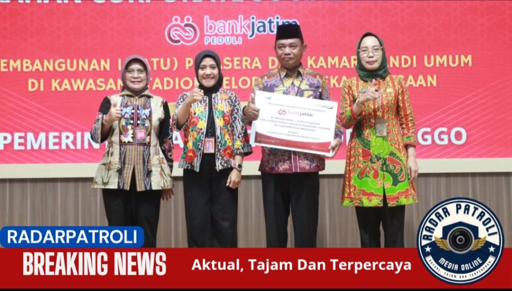 Bank Jatim Cabang Kraksaan Serahkan CSR Pembangunan Pujasera Dan Kamar Mandi Umum Di Stadion Gelora Merdeka Kraksaan
