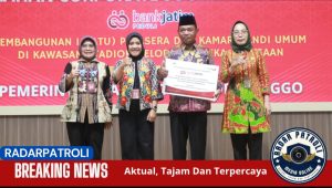 Bank Jatim Cabang Kraksaan Serahkan CSR Pembangunan Pujasera Dan Kamar Mandi Umum Di Stadion Gelora Merdeka Kraksaan