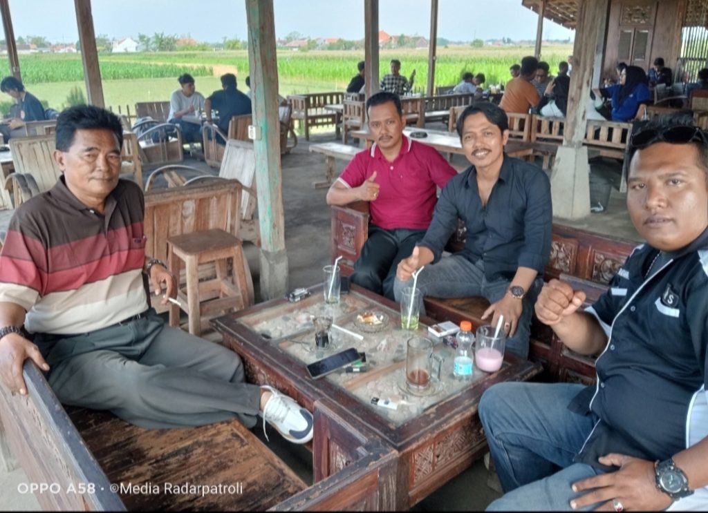 Peradi Dan Sejumlah Awak Media Probolinggo Gelar Ngopi Bareng, Bahas Kolaborasi Dan Perkembangan Kota