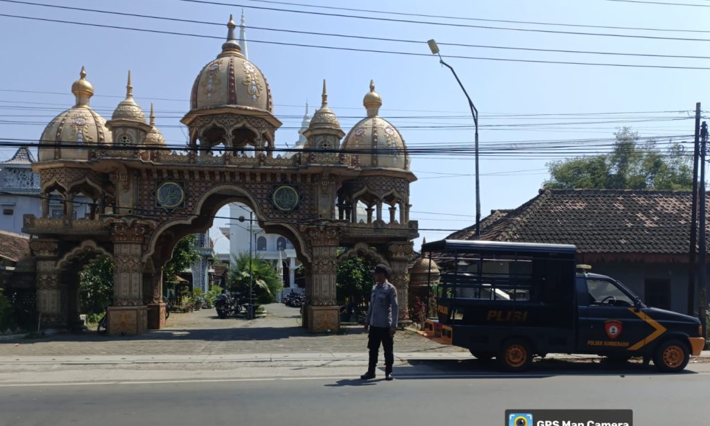 Polsek Sumberasih Laksanakan Pengamanan Ibadah Sholat Jumat Di Masjid Al Mustaqim Muneng Kidul