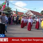 Kanit Lantas Polsek Sumberasih Aiptu Sujatmiko Kawal Pengamanan Lomba Gerak Jalan HUT RI Ke-80
