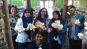 UPM Dampingi UKM Mahkota Jamur Sentana, Panen Meningkat Dan Lahir Produk Kaldu Jamur