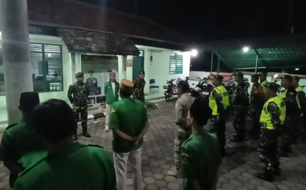 Koramil 0820/07 Wonomerto Bersama Satpol PP, Banser, Ansor, dan Kepala Desa Tunggak Cerme Gelar Patroli Kebangsaan