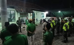 Koramil 0820/07 Wonomerto Bersama Satpol PP, Banser, Ansor, dan Kepala Desa Tunggak Cerme Gelar Patroli Kebangsaan