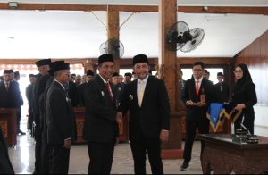 Bupati Probolinggo Gus Haris Lantik Budi Utomo sebagai Camat Lumbang, Dorong Birokrasi Yang Profesional Dan Melayani