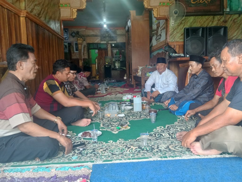 Ketua F-Wamipro Ucapkan Selamat Datang Dari Tanah Suci kepada Kepala Desa Kedungdalem Sumartono