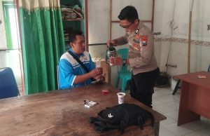 Ngopi Bareng, Briptu Afiyan Ghani Polsek Tongas Akrab dengan Awak Media Radarpatroli