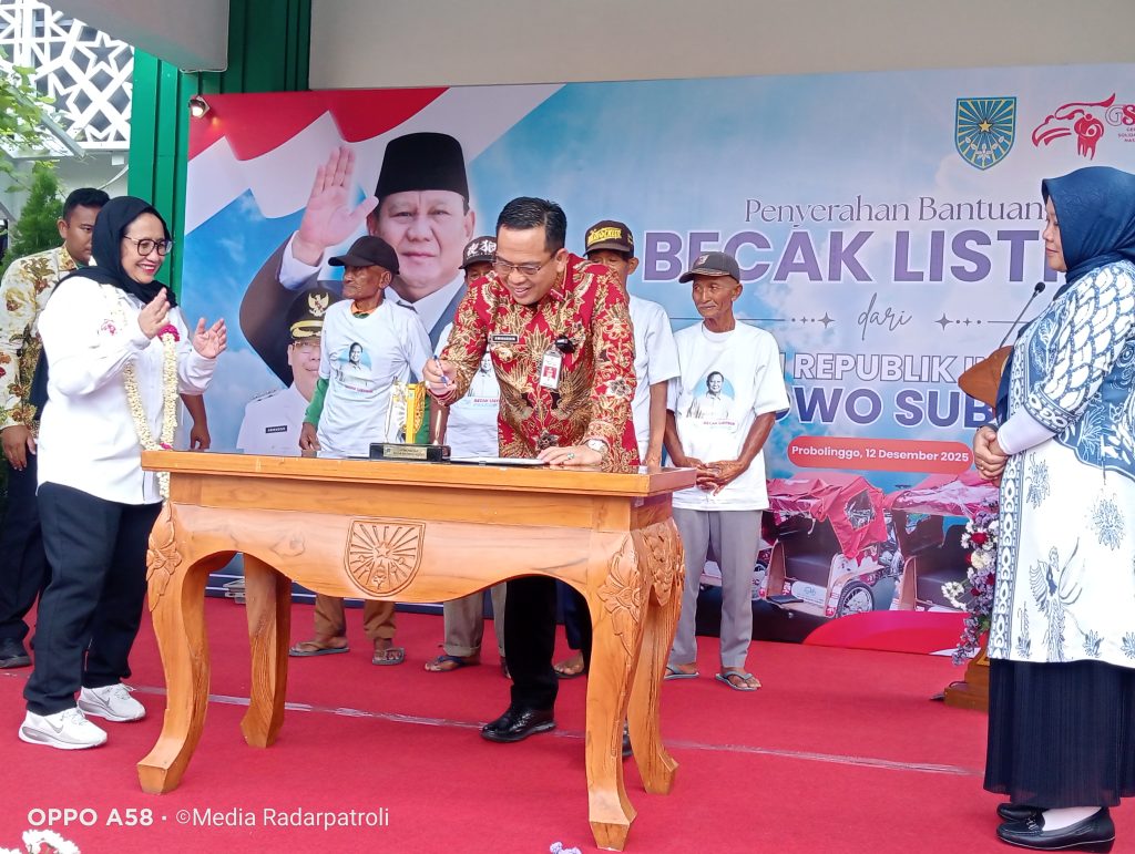 Dorong Kesejahteraan, Presiden RI Prabowo Subianto Hibahkan 100 Becak Listrik Kepada Warga Kota Probolinggo