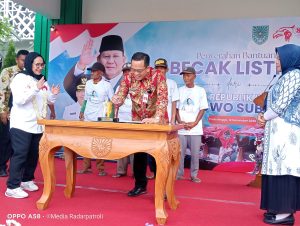 Dorong Kesejahteraan, Presiden RI Prabowo Subianto Hibahkan 100 Becak Listrik Kepada Warga Kota Probolinggo