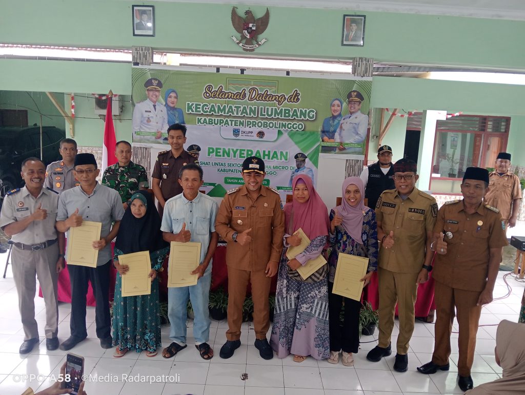 Kecamatan Lumbang Gelar Penyerahan Sertifikat Hak Atas Tanah Lintas Sektor Bagi 25 UMKM