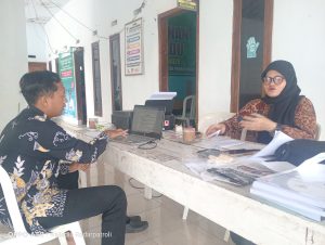 Kades Yulianis, S.Pd, Dorong Perangkat Desa Layani Warga Secara Profesional