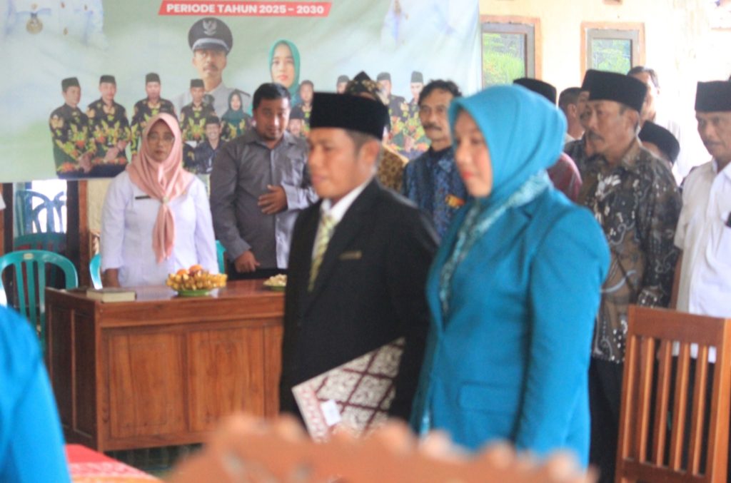 Sertijab Pj Kepala Desa Boto, Camat Lumbang Tekankan Integritas Dan Pelayanan