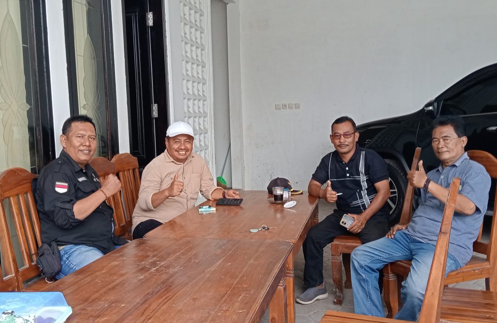 Awak Media, Anggota DPRD Kabupaten Probolinggo Dan Kepala Desa Gelar Ngopi Bersama