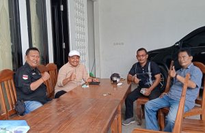 Awak Media, Anggota DPRD Kabupaten Probolinggo Dan Kepala Desa Gelar Ngopi Bersama